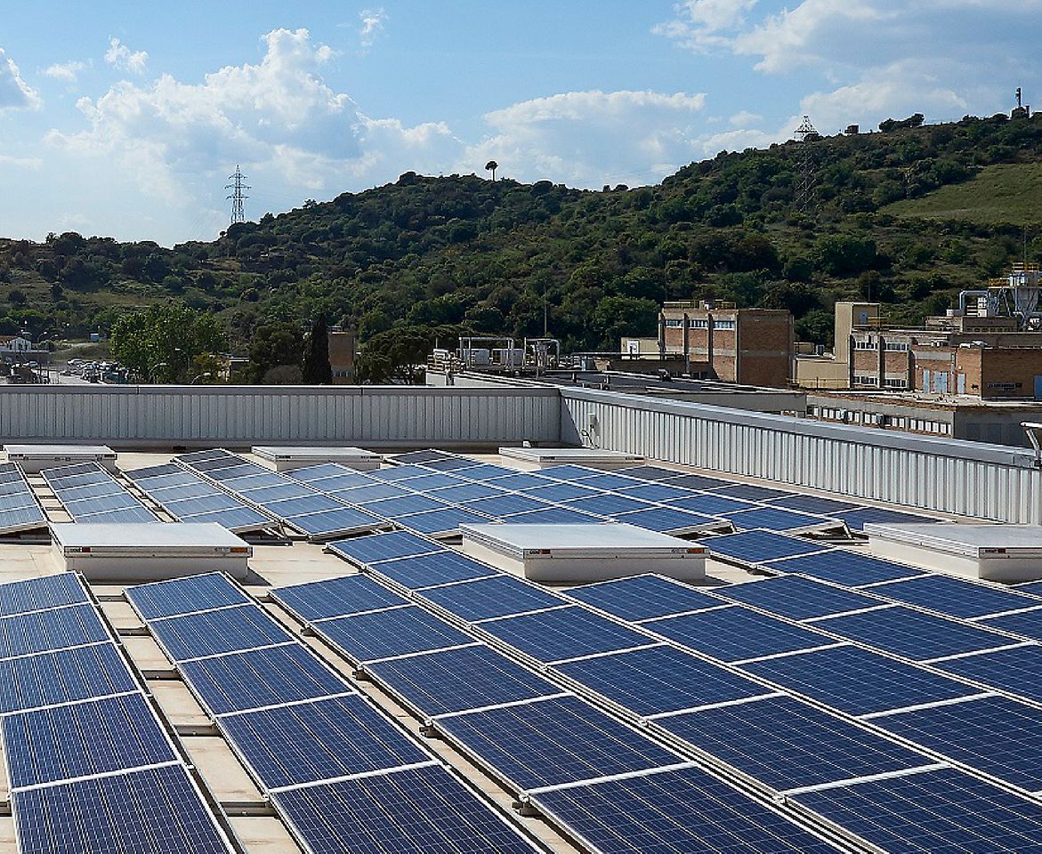 сонячні батареї на даху