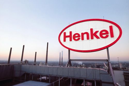 Henkel logo on a rooftop in Duesseldorf. Логотип «Хенкель» на підприємстві в Дюссельдорфі, Німеччина.