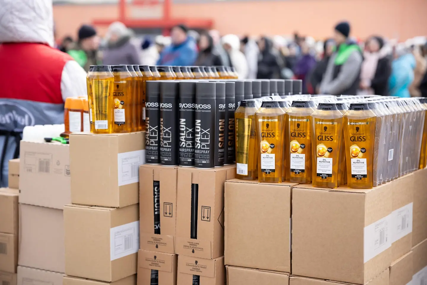 «Хенкель» і його бренди Schwarzkopf, Syoss і Fa підтримали українок, які вимушено покинули свої домівки