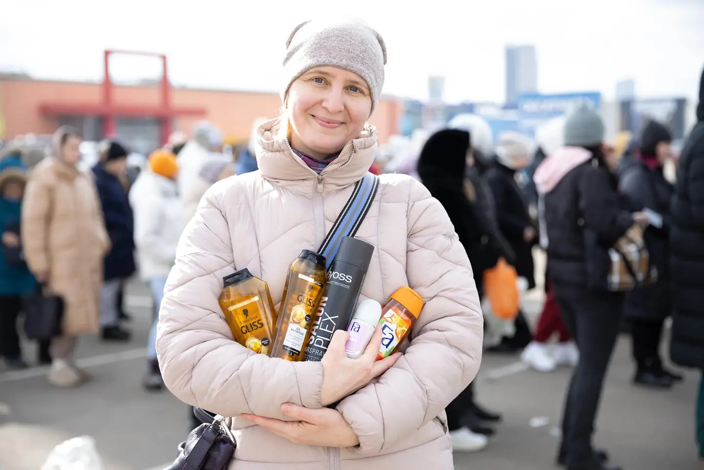 «Хенкель» і його бренди Schwarzkopf, Syoss і Fa підтримали українок, які вимушено покинули свої домівки