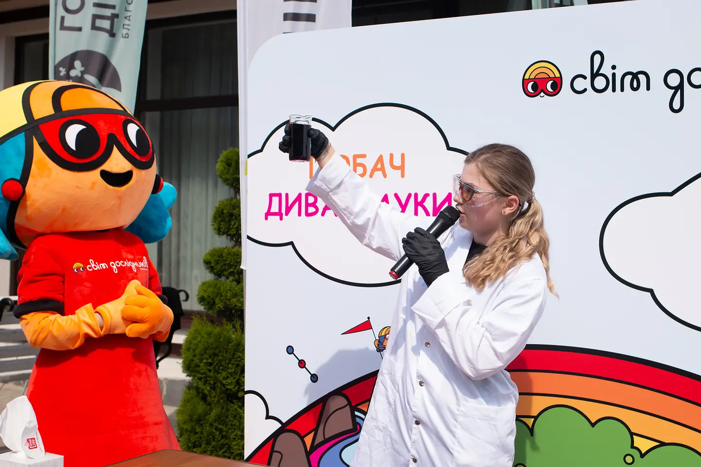 Команда ініціативи «Світ дослідників» від Henkel провела три наукові майстер-класи для дітей, які зазнали впливу війни