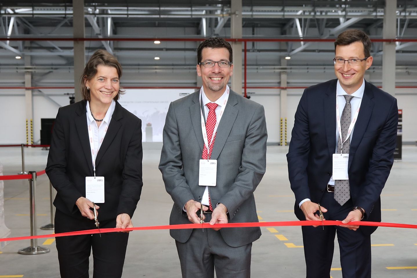 Official opening of the new Henkel dry mixes plant in Tosno, Russia (from left to right): Daniela Roxin, Mark Dorn, Anton Finogenov